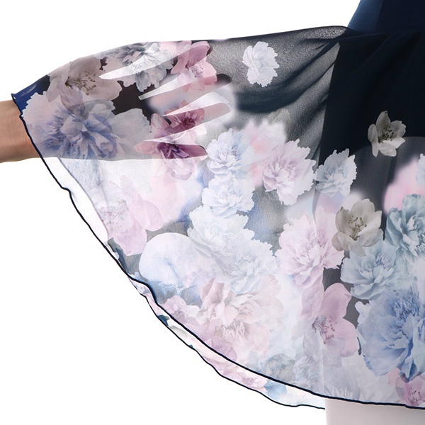 Короткая (38 см) шифоновая юбка в цветочек, с подворачивающимся поясом.