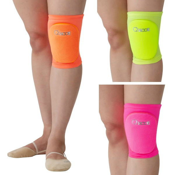 Наколенник надёжно защищает коленный сустав от ушибов, травм и повреждений, используется при растяжке и тренировках. Отлично впитывает пот и быстро высыхает, не создаёт влажного ощущения под коленями. Незаменим при занятиях художественной гимнастикой. Размеры в зависимости от обхвата колена: SS (24-30 см), S (28-34 см), M (32-38 см), L (36-42 см). Наколенники продаются по 1 шт. - если Вам нужна 1 пара, то необходимо заказывать 2 шт.
