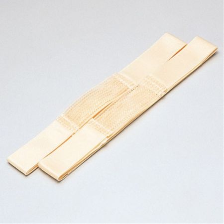 Лента атласная со вставкой из эластичной сетки позволяет уменьшить давление на ахиллово сухожилие. Ширина: 20 мм, длина: 90 см, цвет: 080 (европейский розовый). В упаковке 4 ленты.