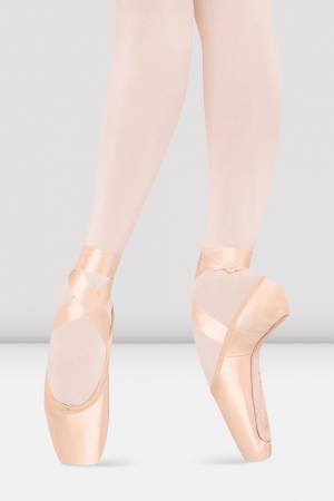 Пуанты Serenade Strong - наиболее жёсткая модель в линейке Bloch. Отличаются широким пятаком и глубоким стаканом, подходящим балеринам с длинными пальцами или гибкими стопами.