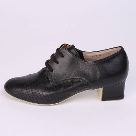 Классические преподавательские туфли из натуральной кожи, с амортизирующей стелькой. Размеры: 21,5~25 cм. Высота каблука: 3,5 см. Полнота: R.