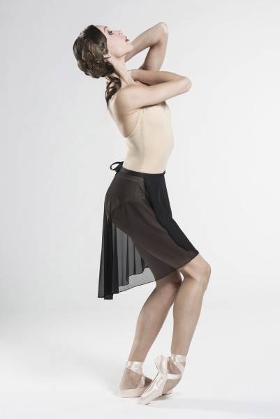 Длинная женская юбка на запахе, из красивой эластичной сетки, с эластичным поясом. Подходит для взрослых и преподавателей.